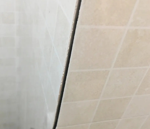 忻府瓷砖空鼓维修公司分享阳台瓷砖脱落的修复过程可以分为以下几个步骤